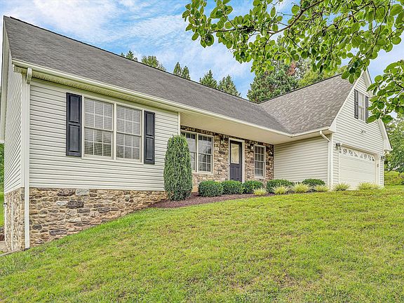 2nd image of 775 Brookfield Ln