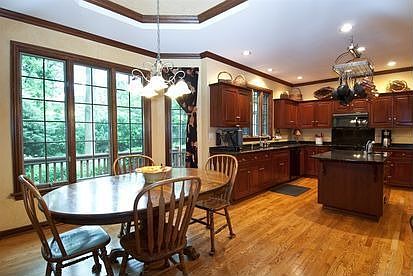 5th image of 525 Christopher Dr