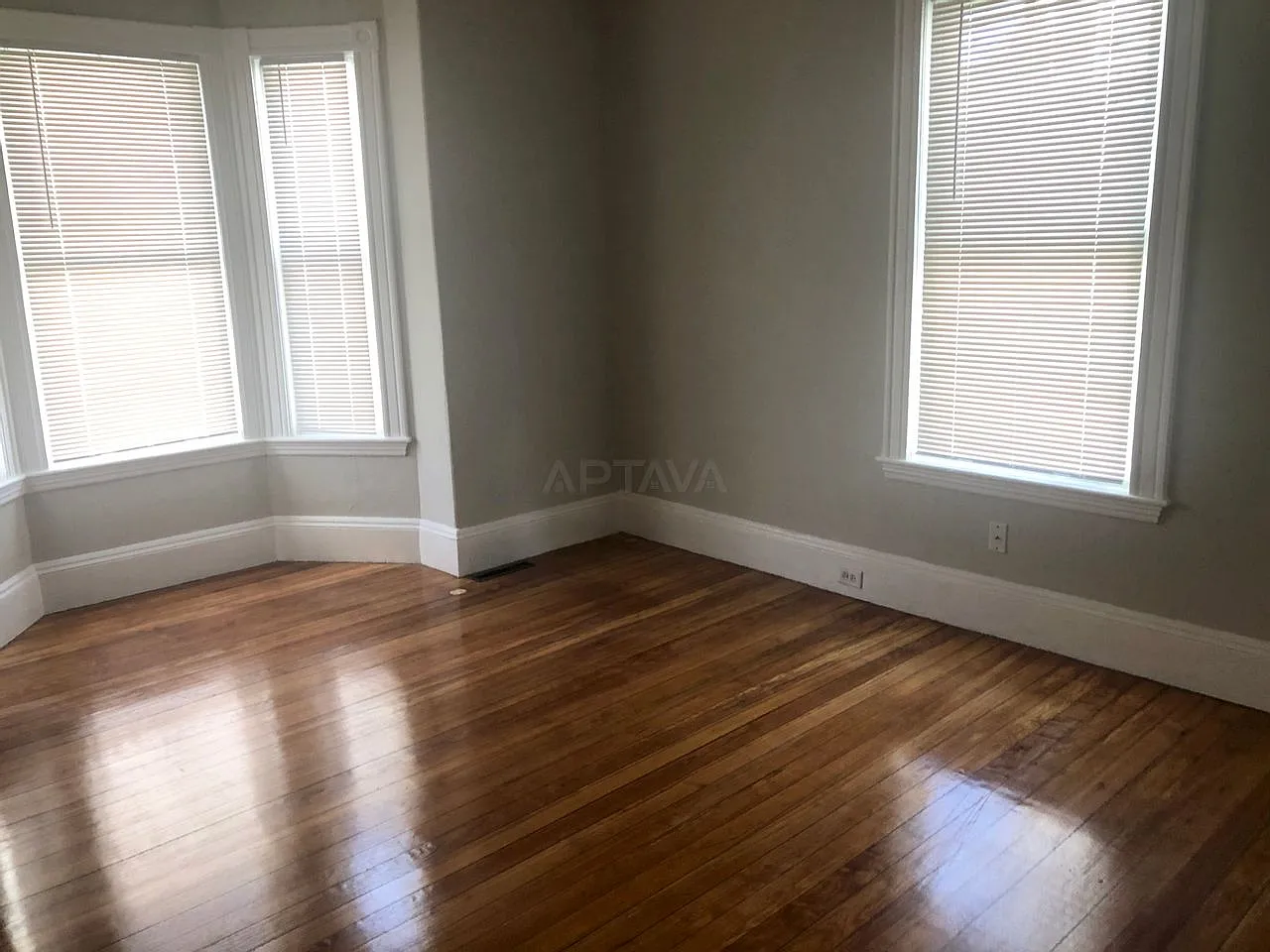 Sullivan Square area, 3 bedroom, 1 — Photo 2