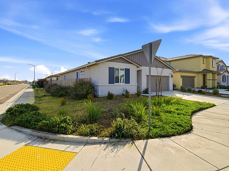 1808 Tiki Ave — Photo 2