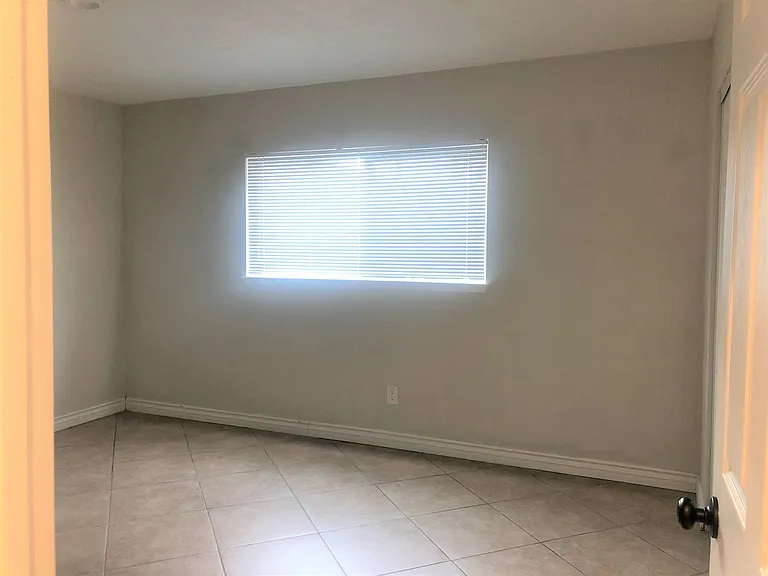 628 E Virginia Way — Photo 6