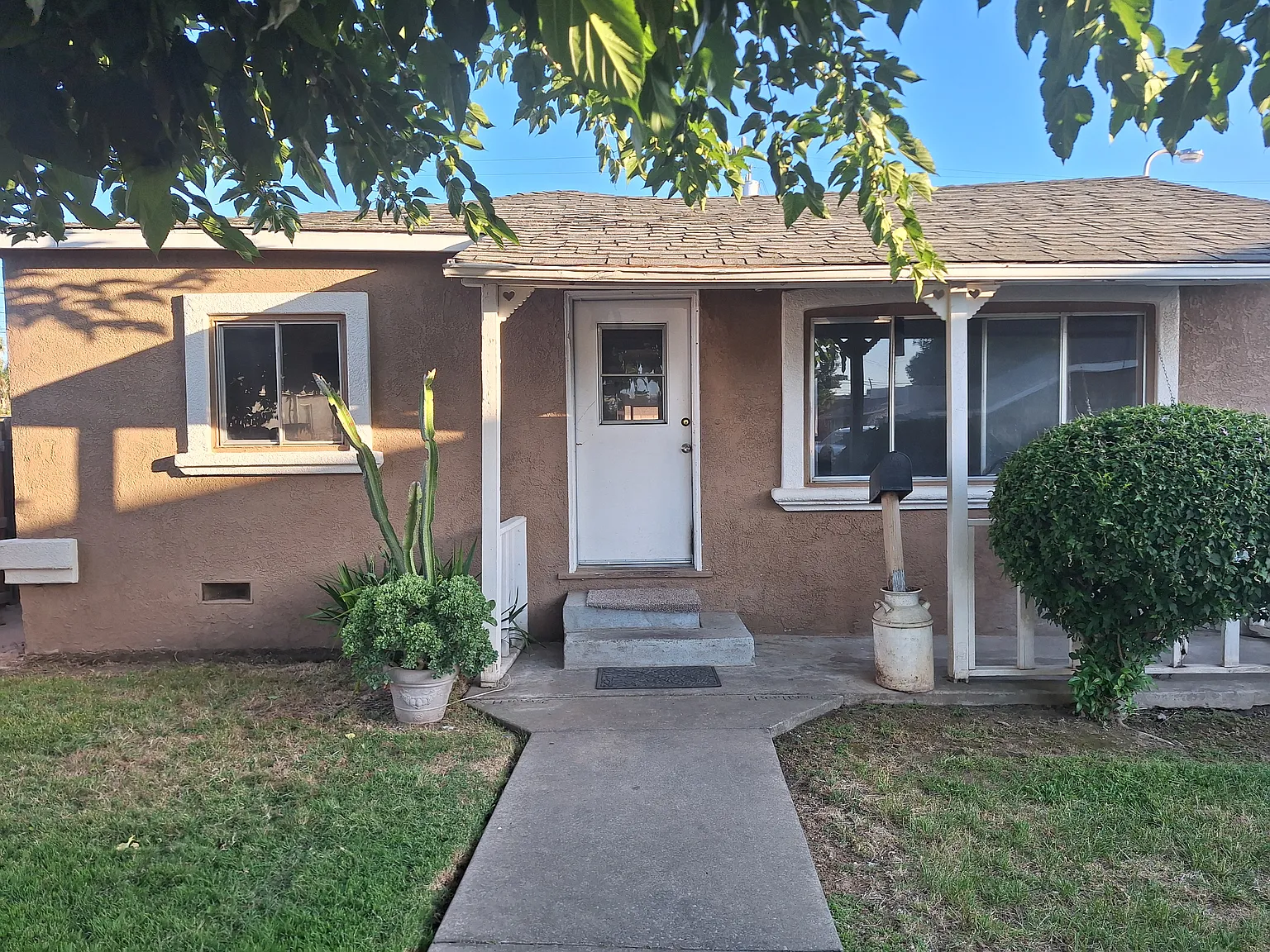 3 bed, 1200 sqft, $2,100 — Photo 2