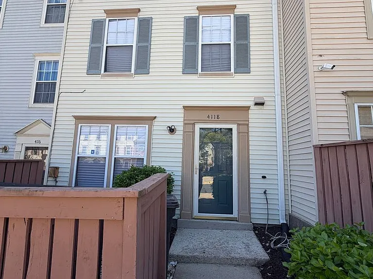 4118 Peppertree Ln — Photo 1