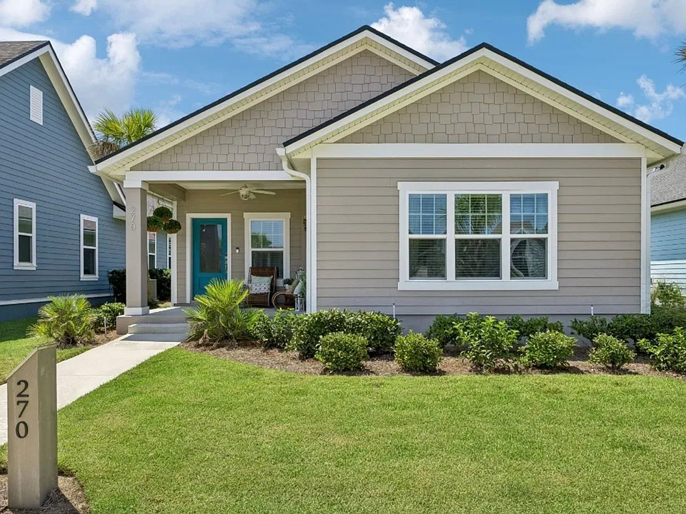 270 Daydream Ave