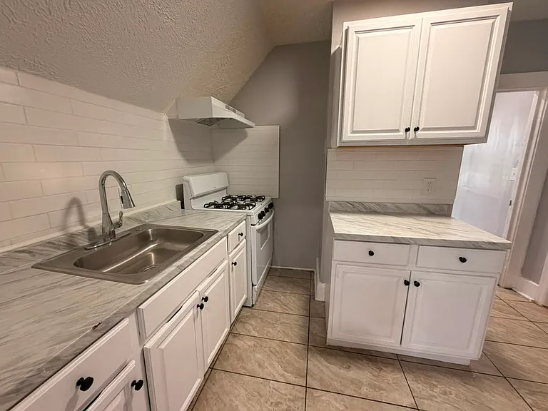 534 Howard Ave #3A — Photo 1