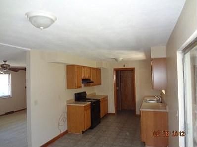 3rd image of 811 Fruitland Pl