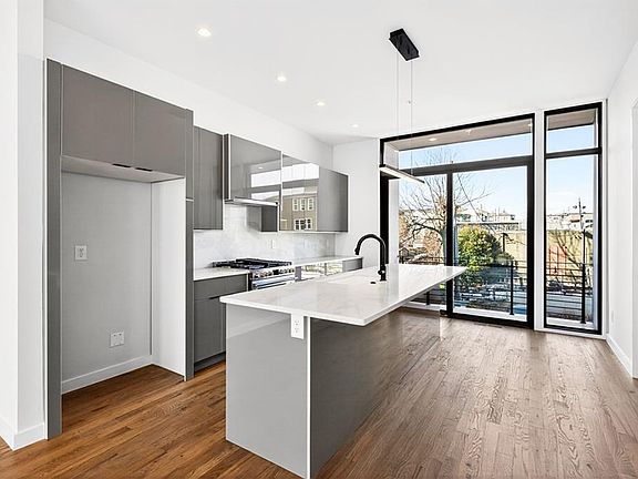 4th image of 105 Georgia Ave SE #10