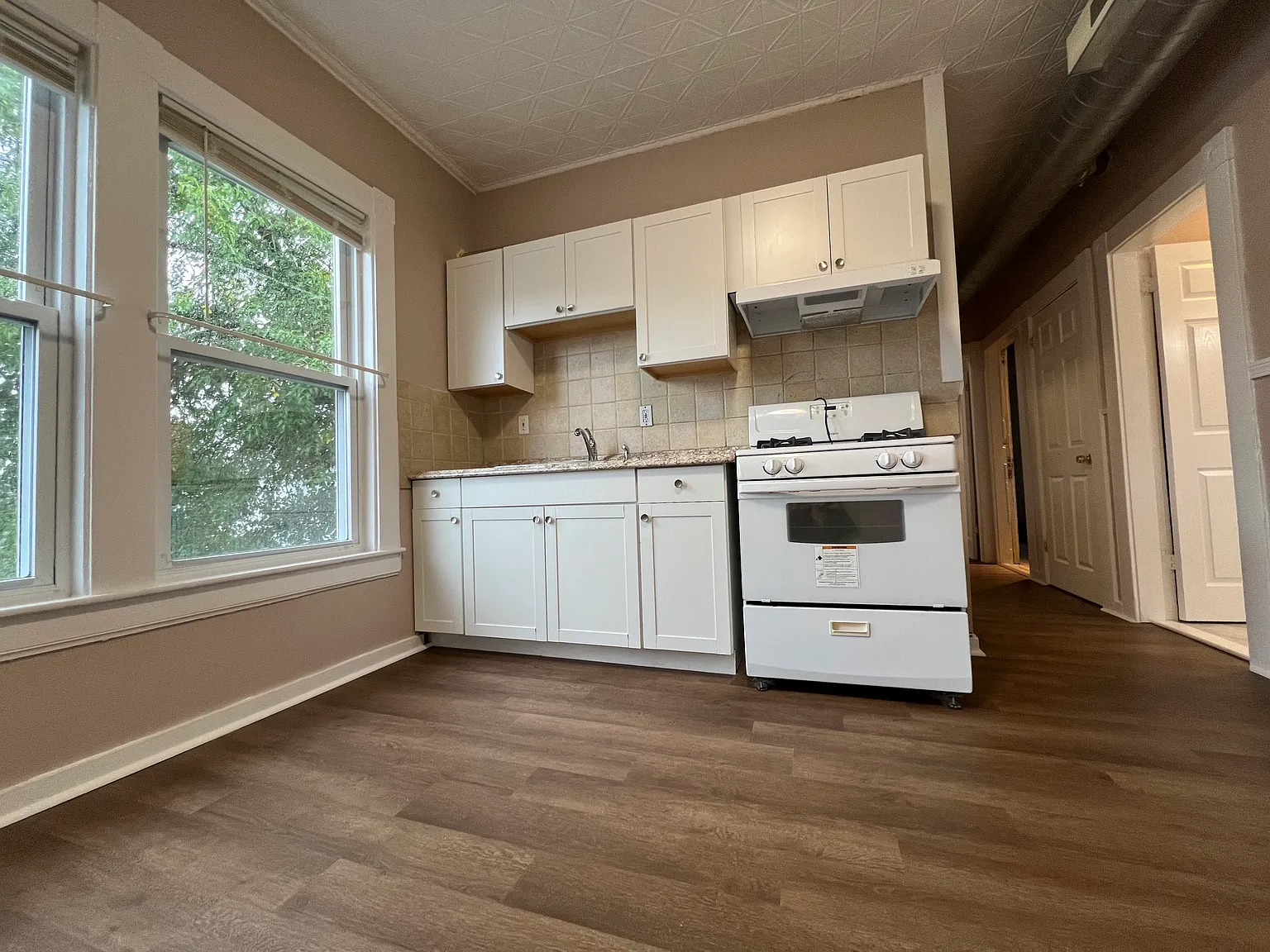 3 bed, 1250 sqft, $2,300 — Photo 1