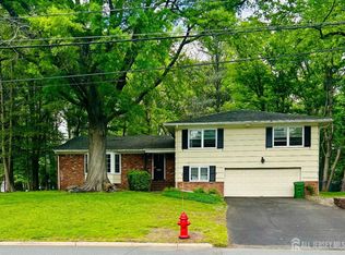 27 Clive Hills Rd, Edison, NJ 08820