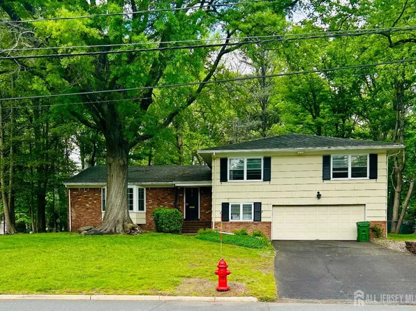 27 Clive Hills Rd, Edison, NJ 08820