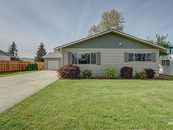 2nd image of 1303 Vista Dr