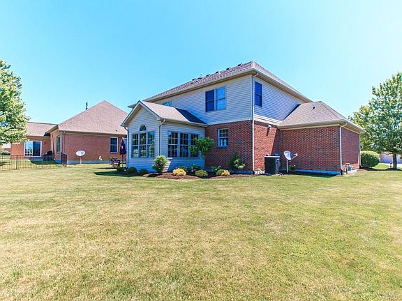 3rd image of 9763 Scotch Pine Dr