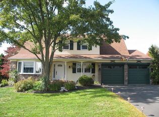 19 Black Pine Rd, Holland, PA 18966