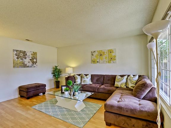 2nd image of 2762 Scottsdale Dr