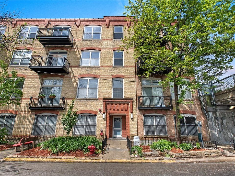 1st image of 1740 N Maplewood Ave APT 415