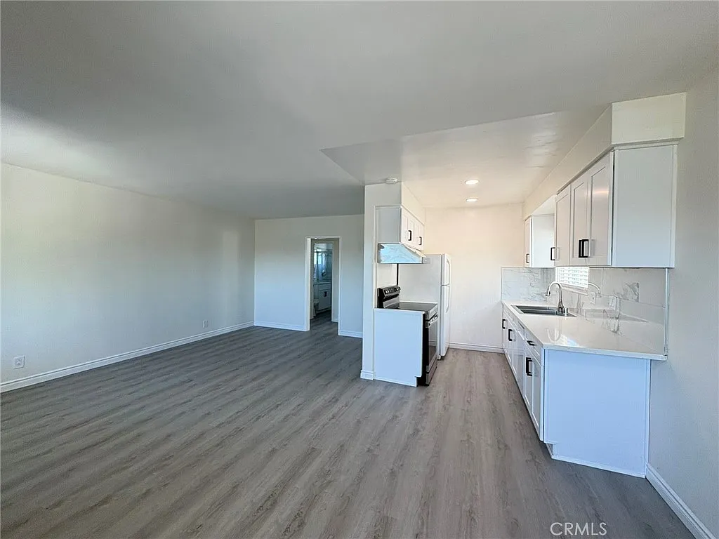 1 bed, 600 sqft, $2,100 — Photo 3