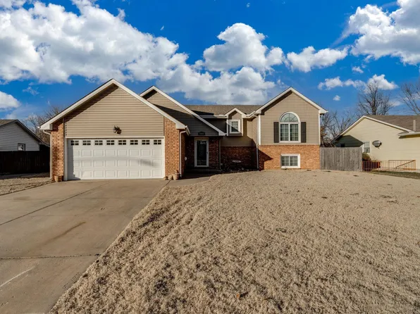 5440 S Stoneborough Ct, Wichita, KS 67217