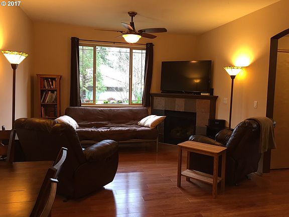 2nd image of 929 Sarah Ct NW