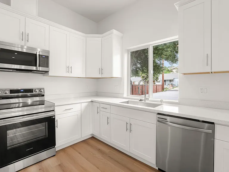 1230A Palm Ave — Photo 14