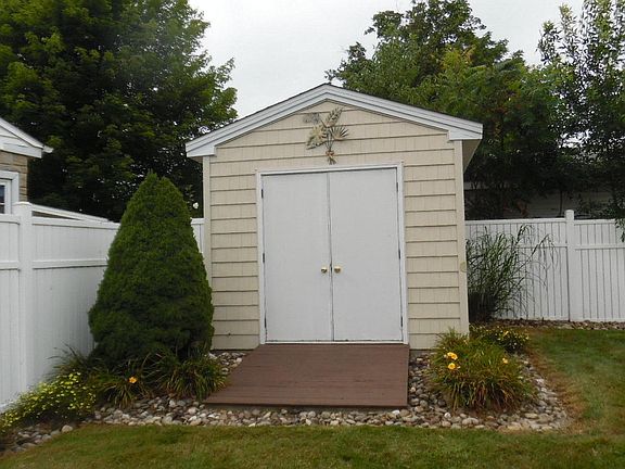 2nd image of 600 Green Glen Dr