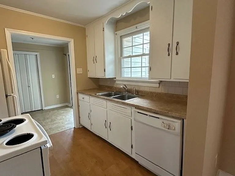 106 Bethune Dr — Photo 8