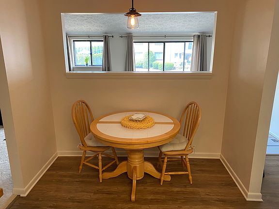 4th image of 17 High Gate Trl APT 8