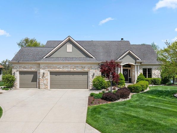 12204 Golden Harvest Dr, Fort Wayne, IN 46845