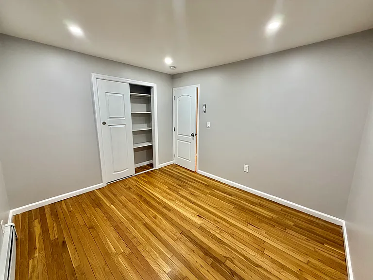 290 Woodbury Rd — Photo 12