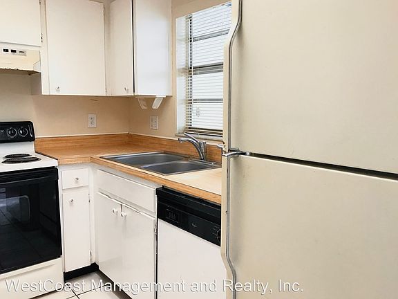 5th image of 5228 Tennis Court Cir