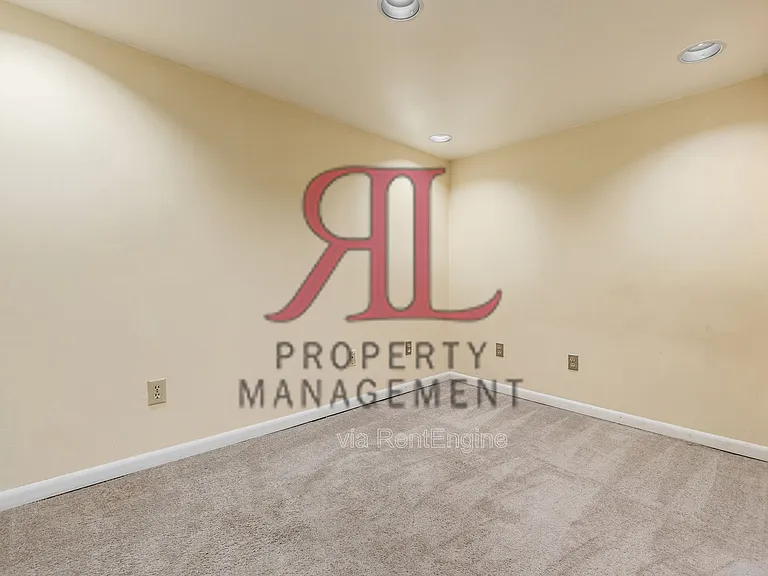 3400 Eisenhower Rd — Photo 27
