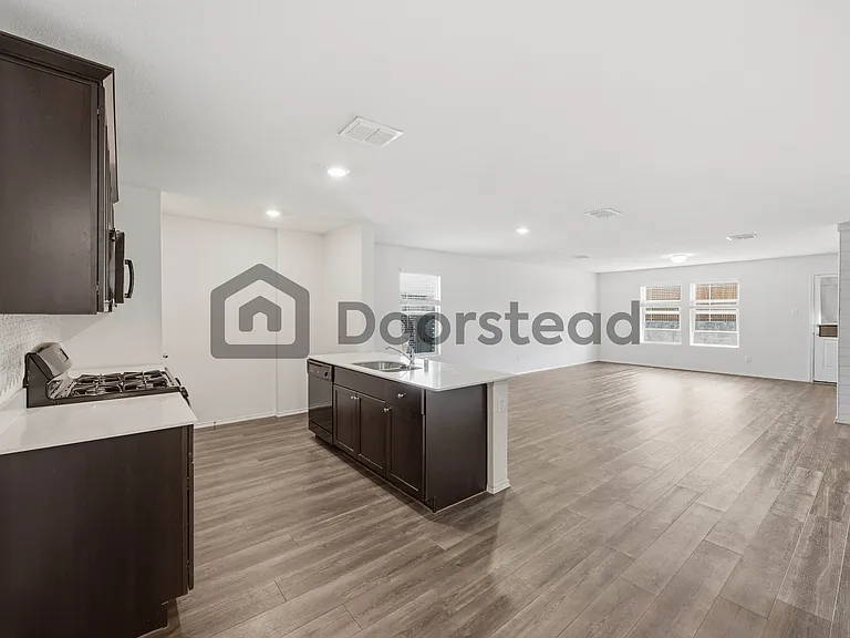 771 Bayonet St — Photo 8