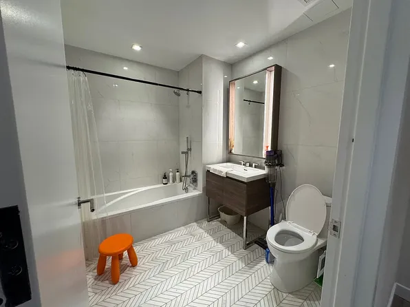 505 West 43rd Street image 5 of 11