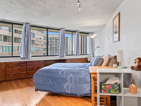 4th image of 1700 Ala Moana Blvd APT 1204