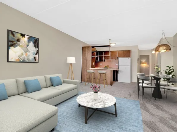 200 Swanton St APT 416, Winchester, MA 01890