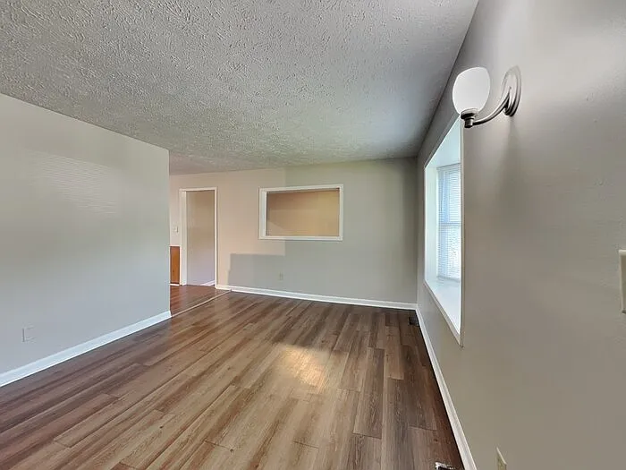 1502 Elizabeth Dr — Photo 3