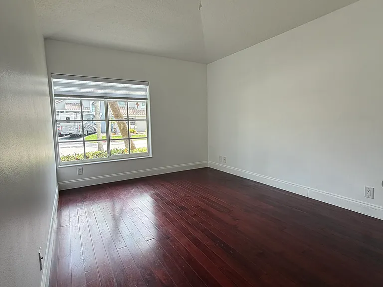 1052 San Luis Rey — Photo 18