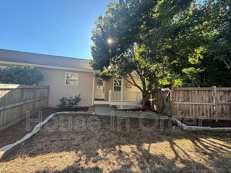 2 bed, 3.0 bath, 1740 sqft, $2,300 — Photo 2