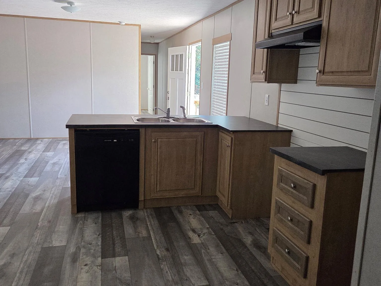 3 bed, $1,399 — Photo 2