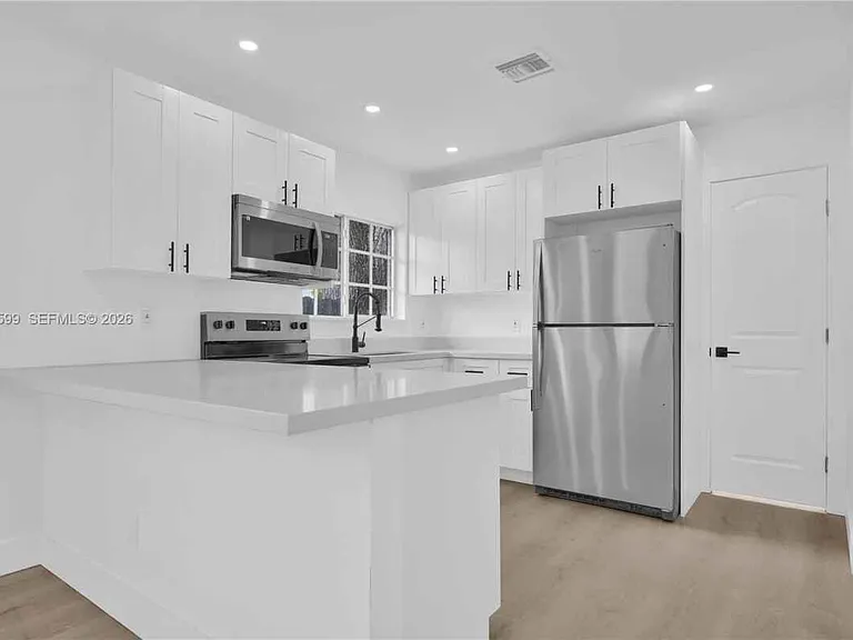 3430 NW 10th Ave — Photo 4