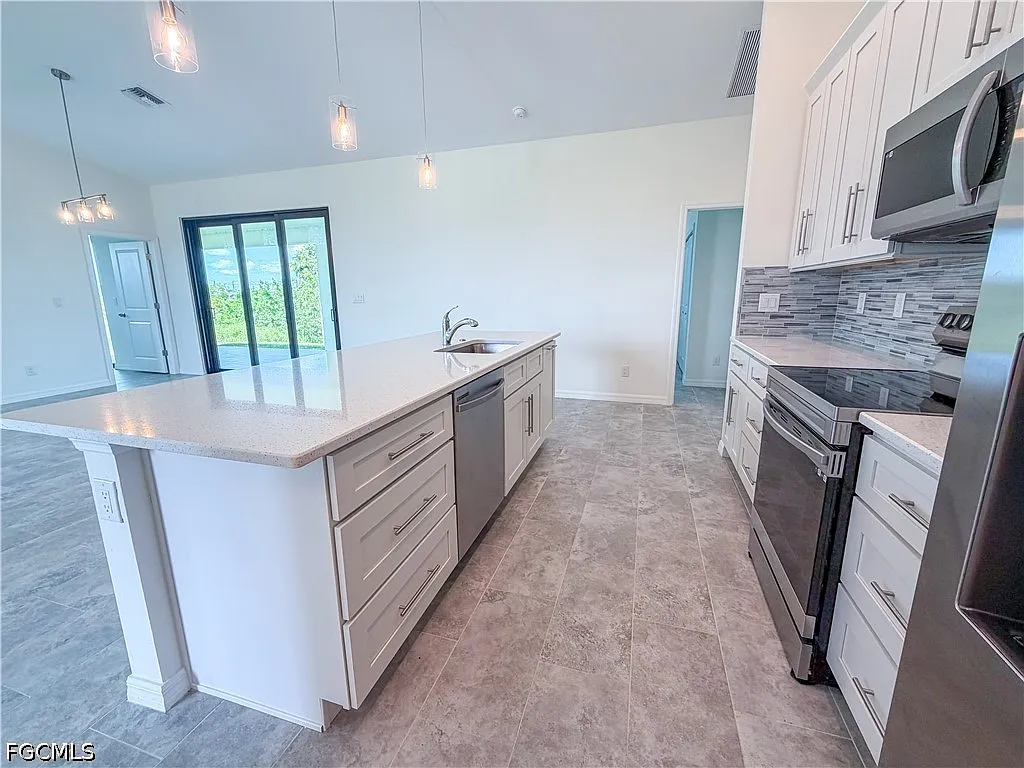 4 bed, 2.0 bath, 1787 sqft, $2,000 — Photo 3