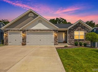 411 Knothole Ln, Wentzville, MO 63385