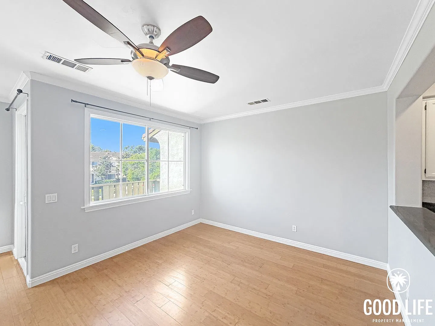 Sd: 3bd/2ba Townhome In Carlsbad W/ Balcony, Community Pool & 2-Car Garage! — Photo 3