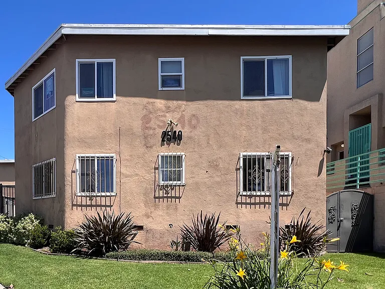 2540 S Barrington Ave #3 — Photo 13