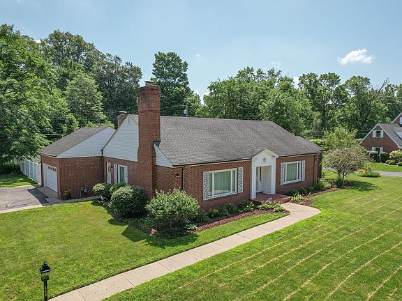 3rd image of 660 East Dr