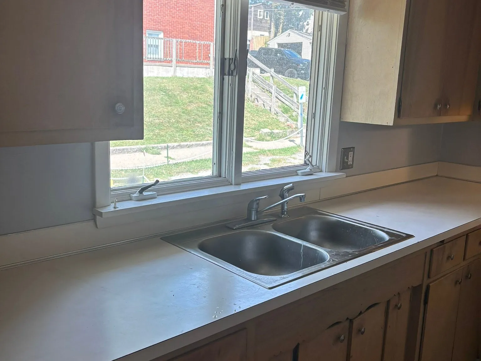 Charming 2 Bed/1 Bath side by side duplex in Moline | Available 9/23 | $1250 | IL — Photo 4
