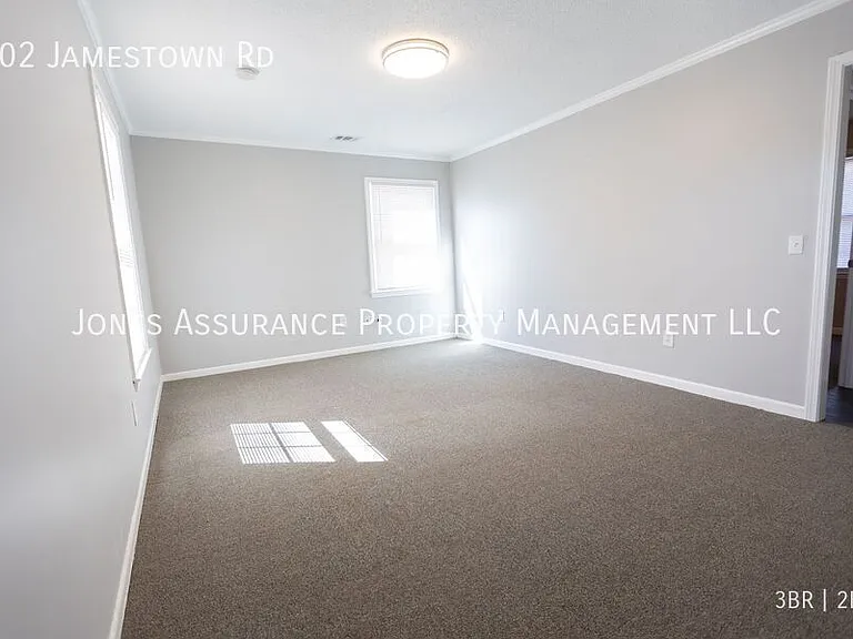 402 Jamestown Rd — Photo 2