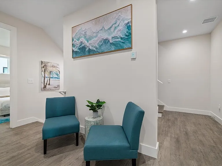 623 Petit Way — Photo 32