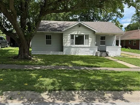 404 W Dakota St, Butler, MO 64730