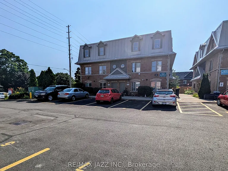 770 King St E #202 — Photo 22