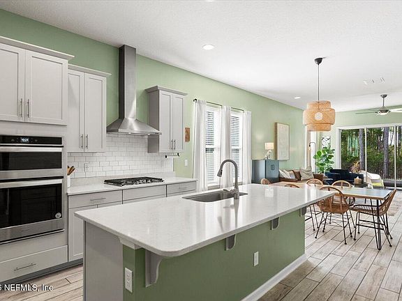 2nd image of 27 CLOVERBROOK Road